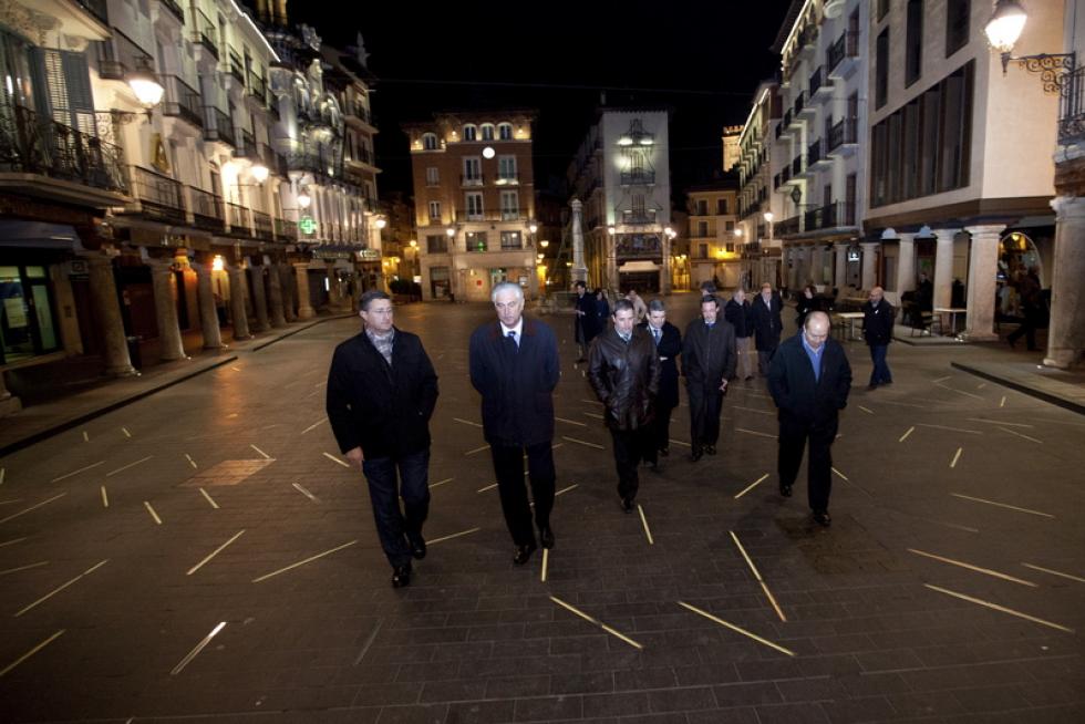 Las luces de la plaza del Torico solo se mantendrán alrededor del monumento