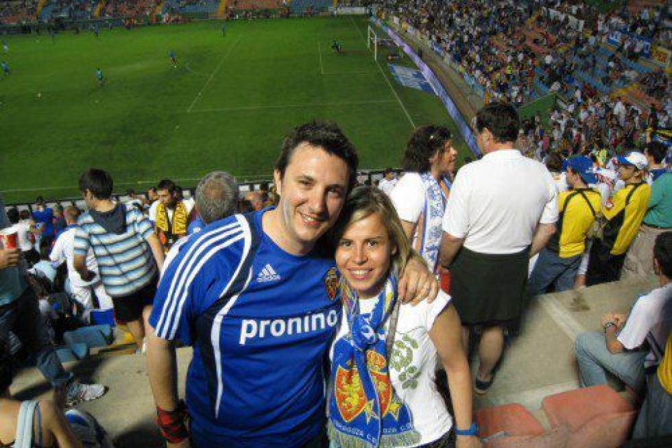 Enrico y Patricia en el estadio Ciudad de Levante el año pasado... Este año animaremos desde Zaragoza!!! SI SE PUEDE!!!