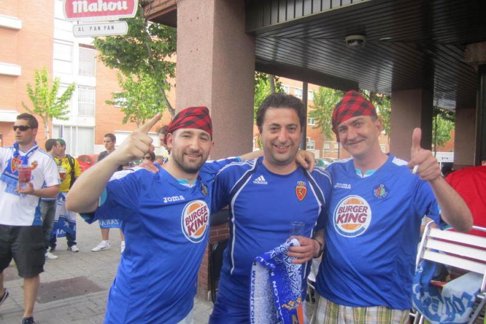 Los zaragocistas muestran cómo vivieron la noche de la salvación en Getafe.