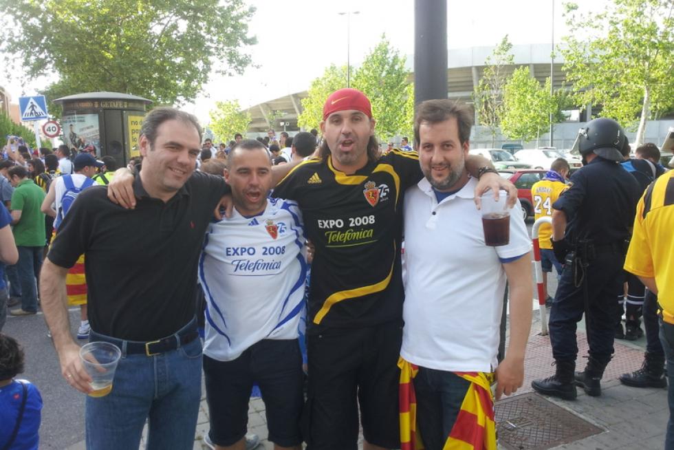 Los zaragocistas muestran cómo vivieron la noche de la salvación en Getafe.