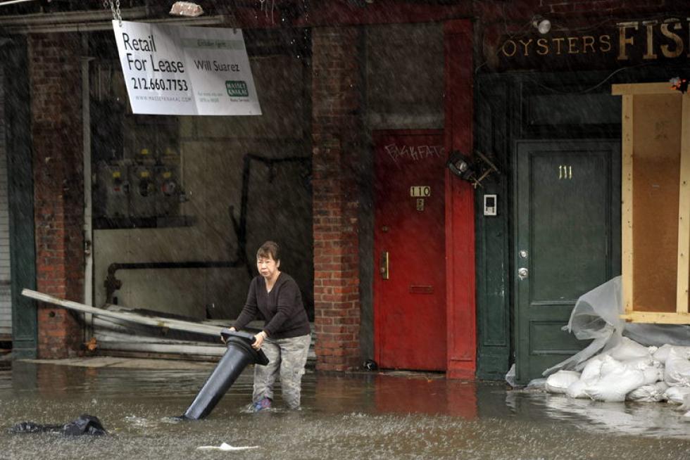 'Sandy' deja al menos 13 muertos, inundaciones récord y apagones en EE. UU.