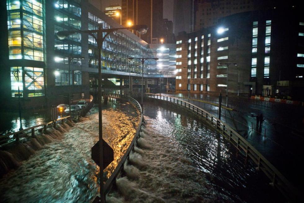 'Sandy' deja al menos 13 muertos, inundaciones récord y apagones en EE. UU.