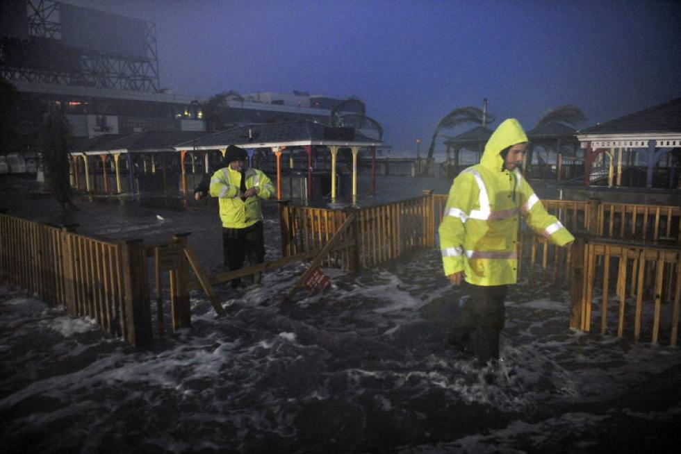 'Sandy' deja al menos 13 muertos, inundaciones récord y apagones en EE. UU.