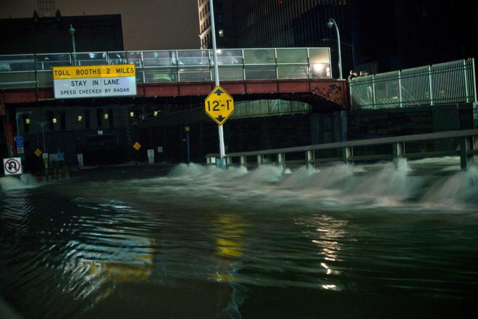 'Sandy' deja al menos 13 muertos, inundaciones récord y apagones en EE. UU.