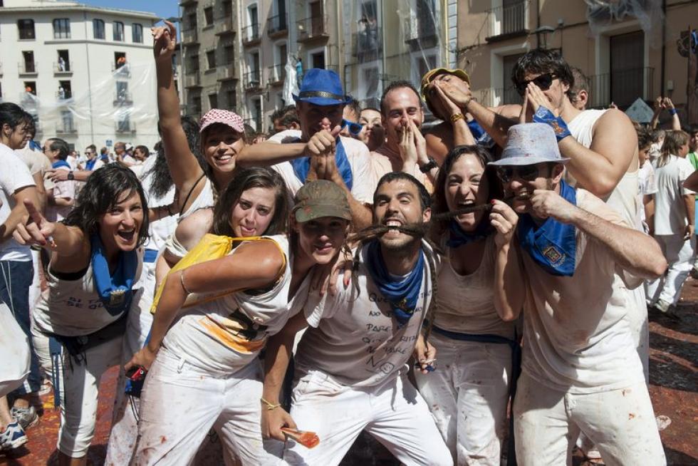 Turiasonenses y visitantes han abarrotado la plaza de España de la ciudad del Queiles para ver la salida del Cipotegato del Ayuntamiento.