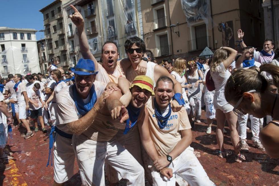 Turiasonenses y visitantes han abarrotado la plaza de España de la ciudad del Queiles para ver la salida del Cipotegato del Ayuntamiento.