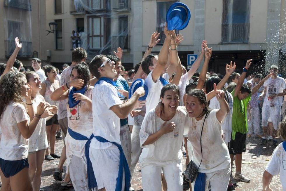 Turiasonenses y visitantes han abarrotado la plaza de España de la ciudad del Queiles para ver la salida del Cipotegato del Ayuntamiento.