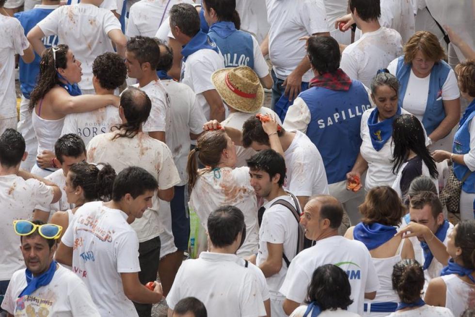 Turiasonenses y visitantes han abarrotado la plaza de España de la ciudad del Queiles para ver la salida del Cipotegato del Ayuntamiento.