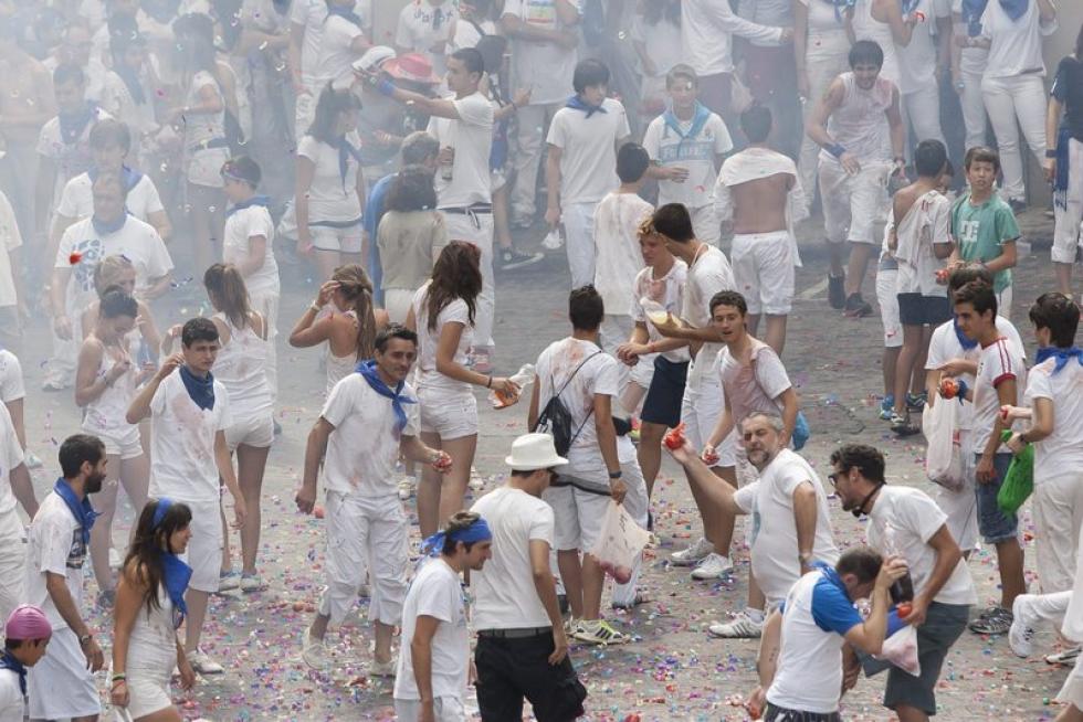 Turiasonenses y visitantes han abarrotado la plaza de España de la ciudad del Queiles para ver la salida del Cipotegato del Ayuntamiento.
