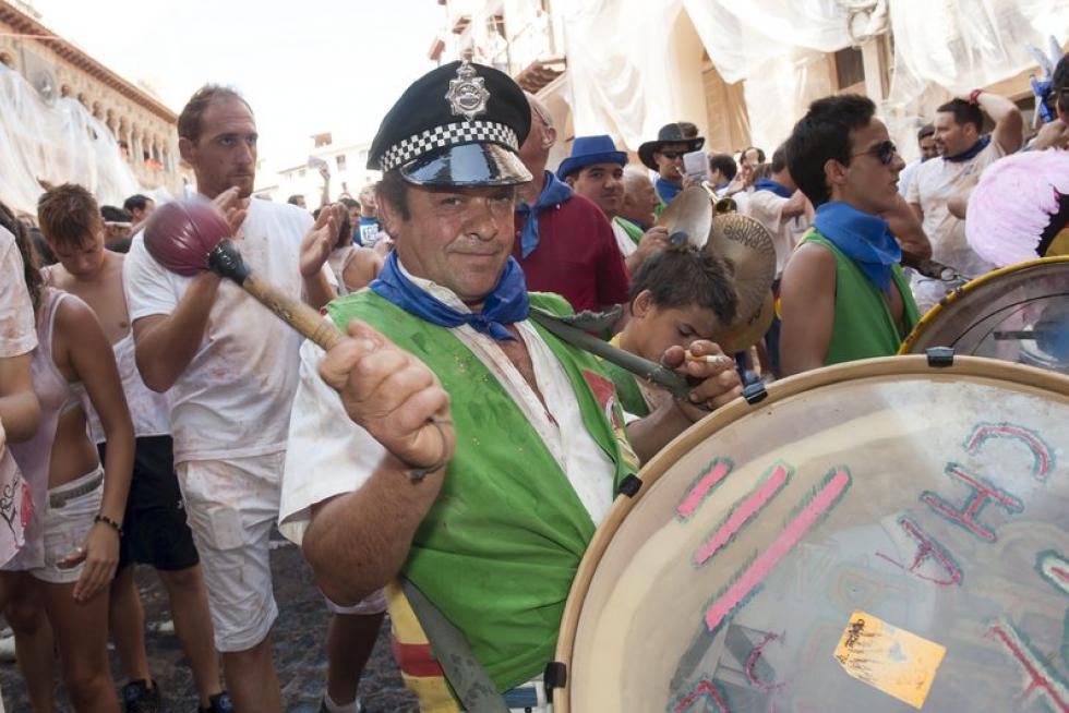 Turiasonenses y visitantes han abarrotado la plaza de España de la ciudad del Queiles para ver la salida del Cipotegato del Ayuntamiento.