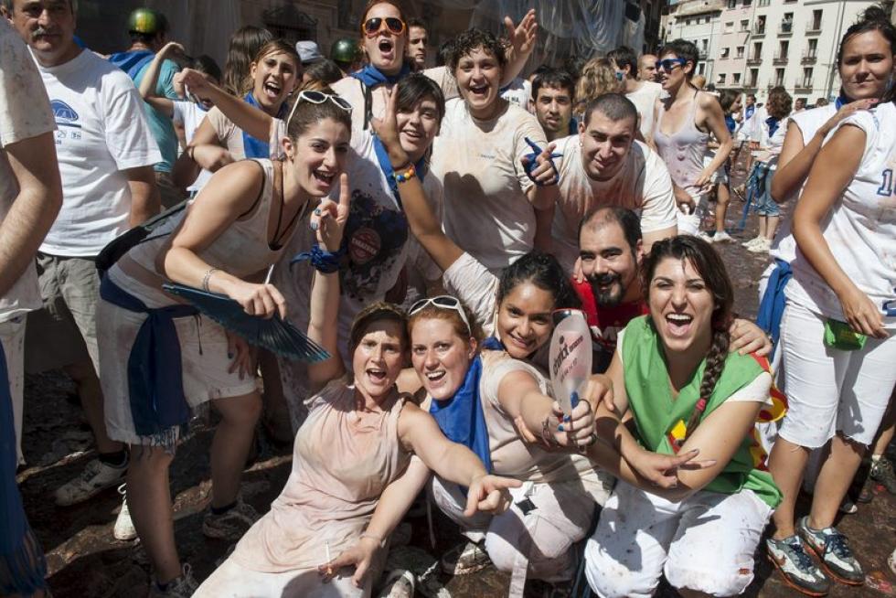 Turiasonenses y visitantes han abarrotado la plaza de España de la ciudad del Queiles para ver la salida del Cipotegato del Ayuntamiento.