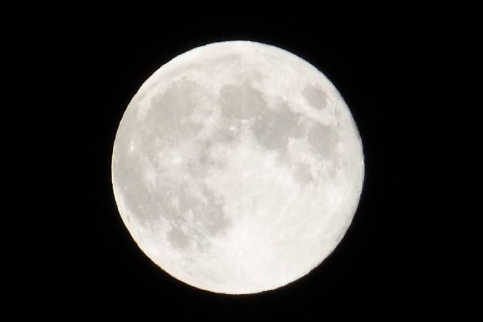 Luna llena sobre Zaragoza. María Leticia de la Cueva