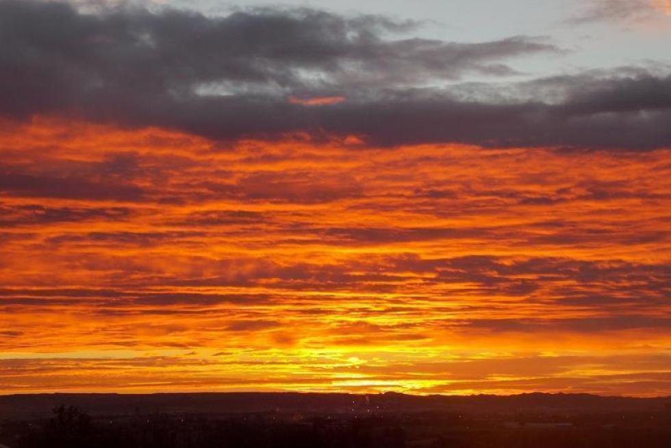 Foto amanecer desde Las Fuentes, altura azud, hecha por mi hijo Javier al levantarse para ir al colegio.