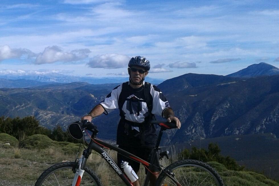 Cima del pico del Àguila, al fondo Guara. Luis Vallés.