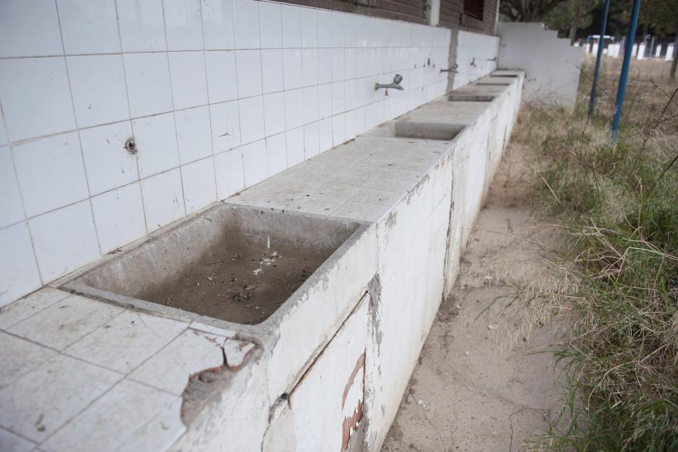 Abandono y vandalismo en el Parque Deportivo Ebro