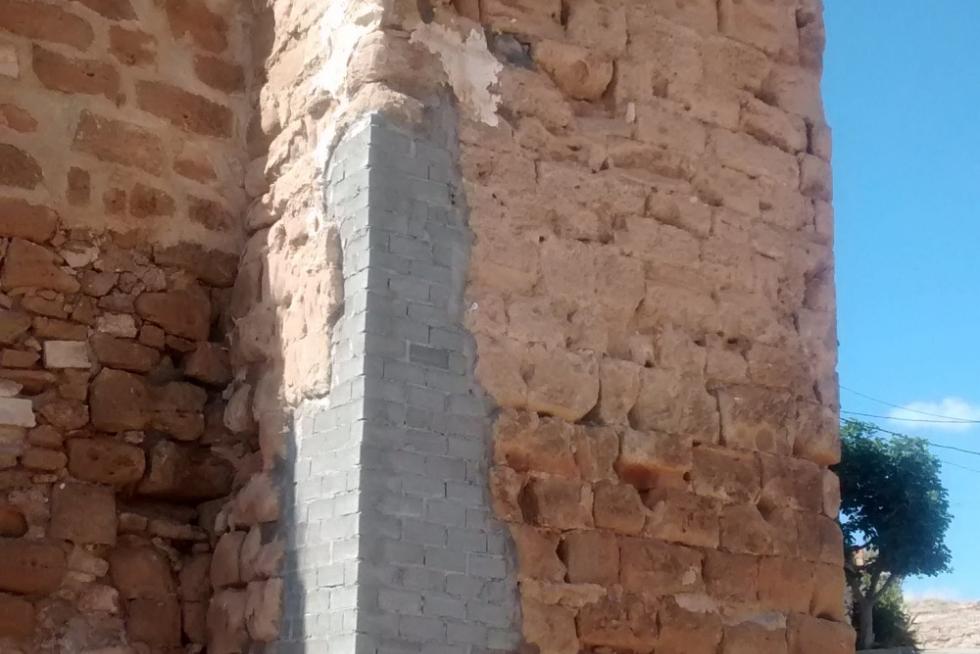 Chapuza en Hijar en la muralla de su castillo de más de 1000 años. Foto de José Luis Lázaro
