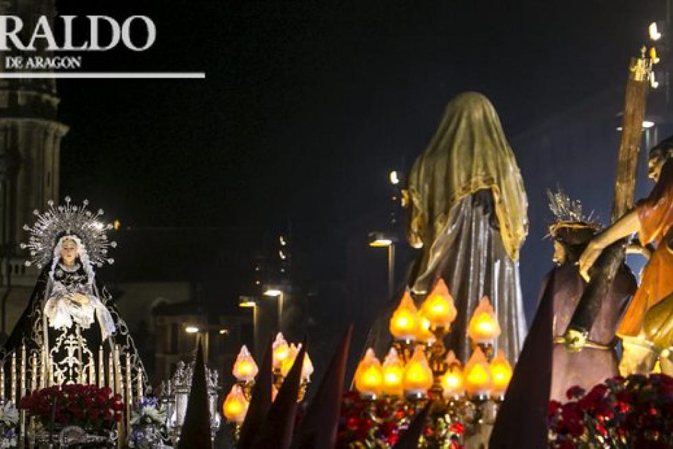 Semana Santa en Zaragoza. Miércoles Santo. Procesión del Encuentro de Jesús Camino del Calvario y la Virgen de los Dolores en la plaza del Pilar de Zaragoza.