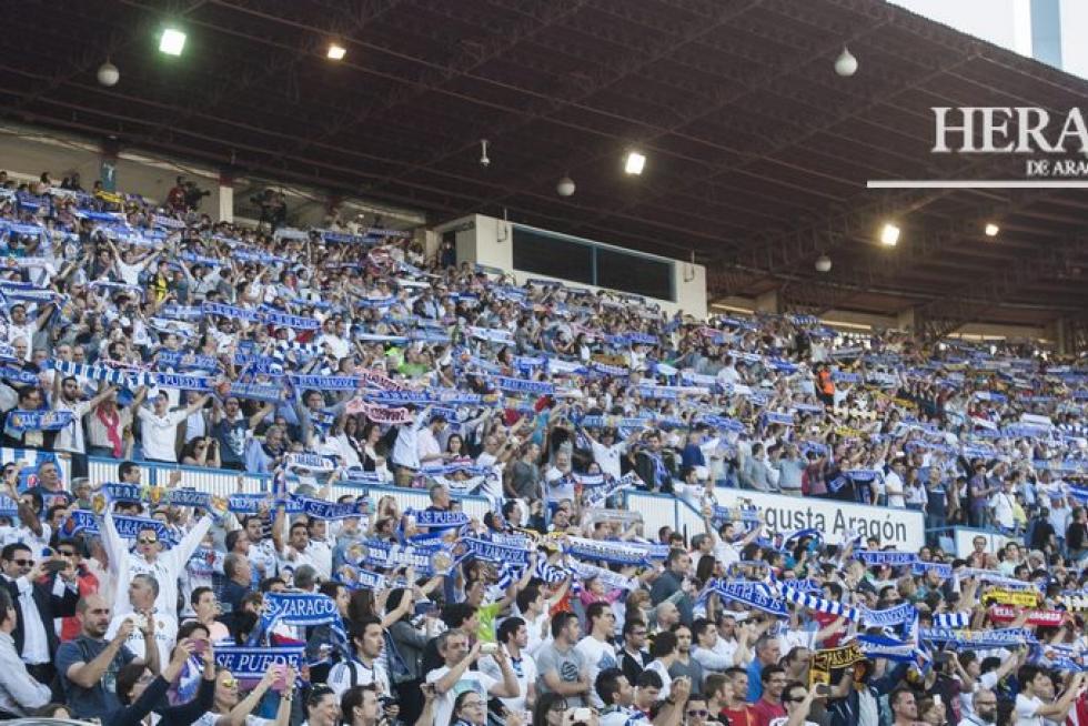 Imagen panorámica de la afición del Real Zaragoza en la fase de ascenso a Primera División. La imagen corresponde al partido Real Zaragoza 3 - Las Palmas 1, el 17 de junio.