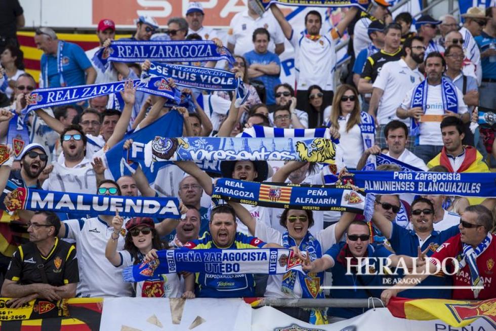 La afición del Real Zaragoza apoyando a su equipo tras caer eliminado en la fase de ascenso a Primera División ante Las Palmas por 2-0.