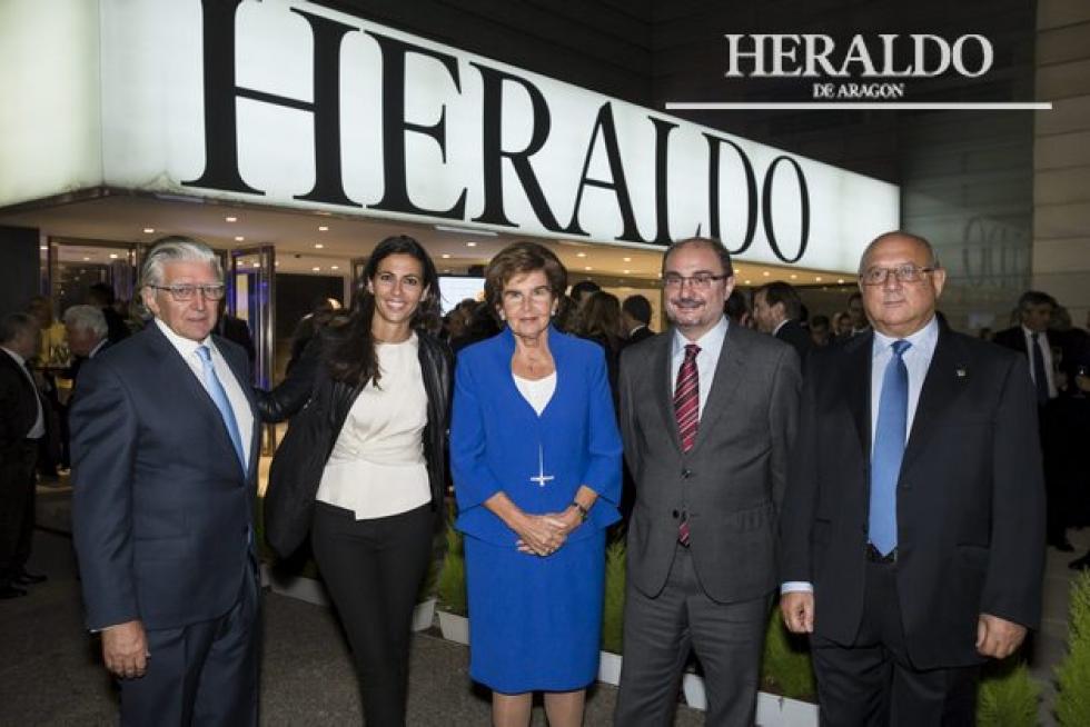 Ceremonia de entrega de la XII edición de los premios HERALDO 2015 en el año de su 120 aniversario, en las instalaciones de Villanueva de Gállego, el 17 de septiembre. La Real Sociedad Económica Aragonesa de Amigos del País y la periodista Ana Pastor recibieron los galardones. En la fotografía, Fernando de Yarza, Ana Pastor, Pilar de Yarza, Javier Lambán y Honorio Romero.