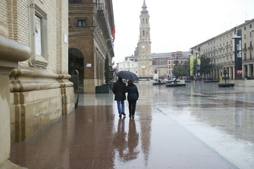 Foto de archivo de un día lluvioso en Zaragoza