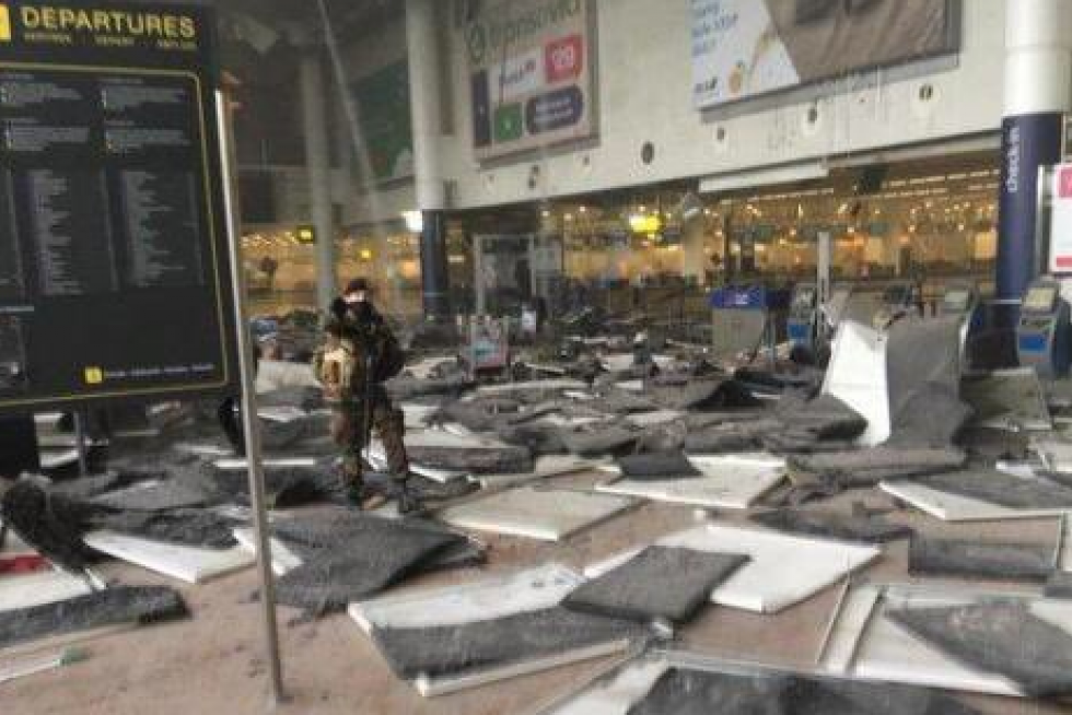 El interior del aeropuerto ha quedado muy dañado.