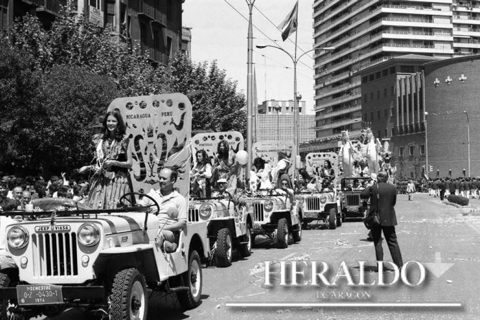 Desfile de las Majas Internacionales por el Paseo Pamplona de Zaragoza hace hoy 42 años, el 23 de mayo de 1974