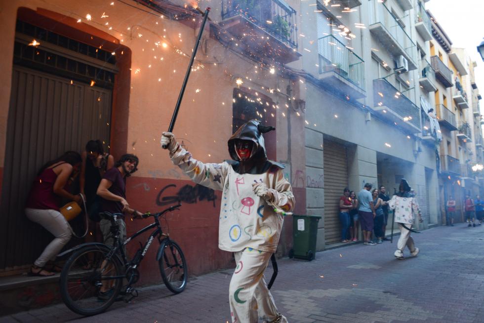 Pasacalles de 'diaples' en la Magdalena por San Juan