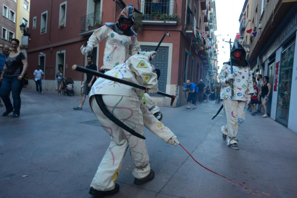 Pasacalles de 'diaples' en la Magdalena por San Juan