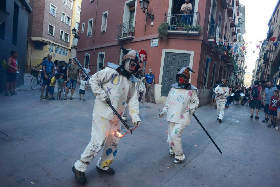 Pasacalles de 'diaples' en la Magdalena por San Juan