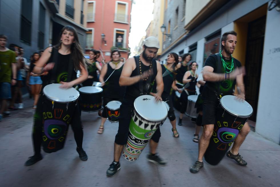 Pasacalles de 'diaples' en la Magdalena por San Juan