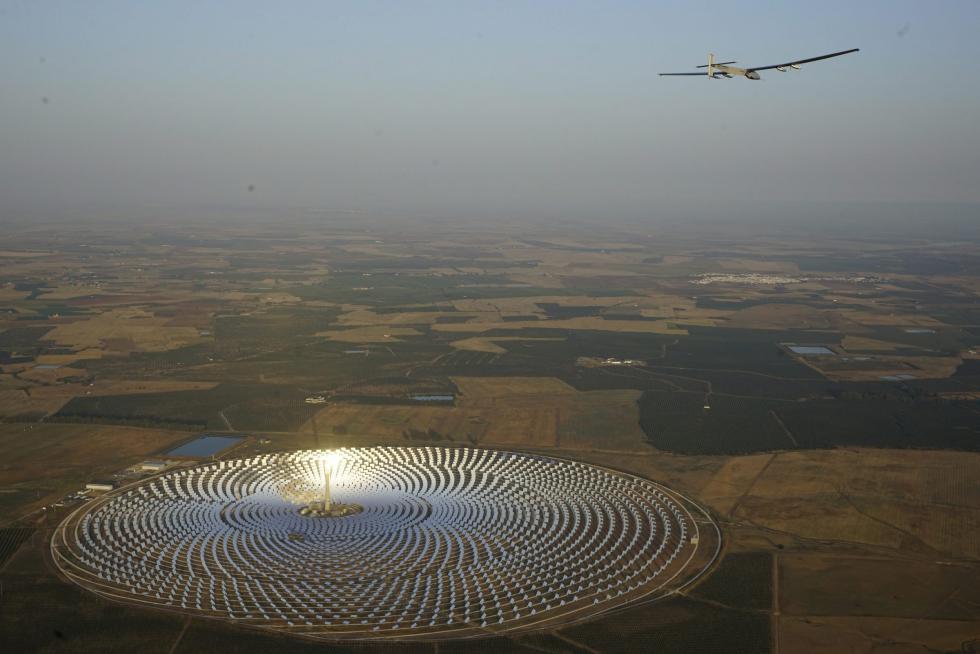 Fotos: El avión solar parte de Sevilla rumbo a El Cairo ...