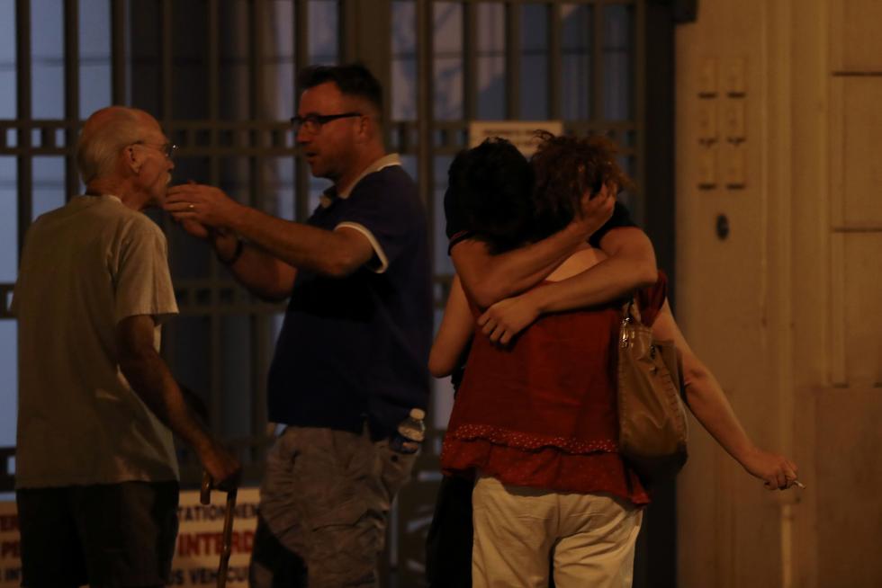 La gente deambulaba incrédula por las calles tras lo ocurrido.