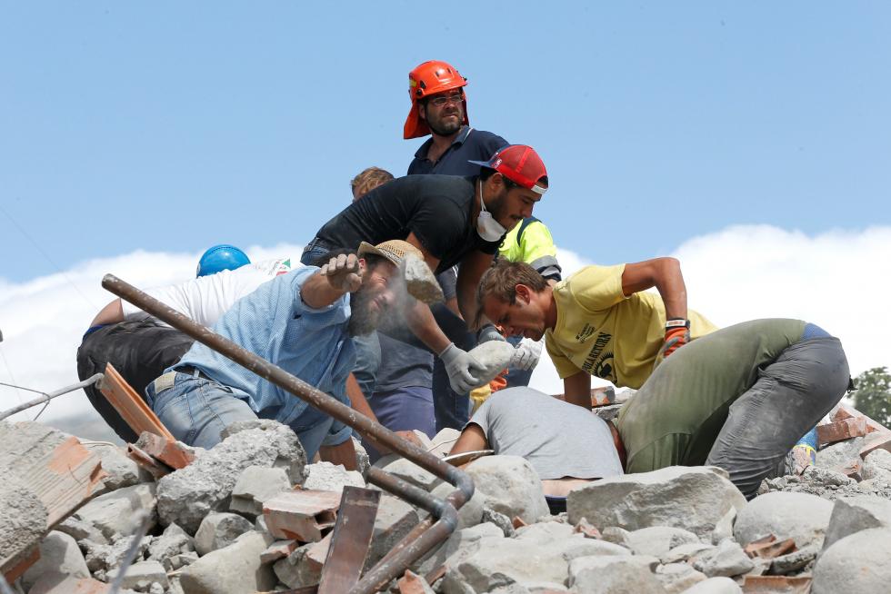 Labores de rescate en las zonas afectadas por el terremoto.