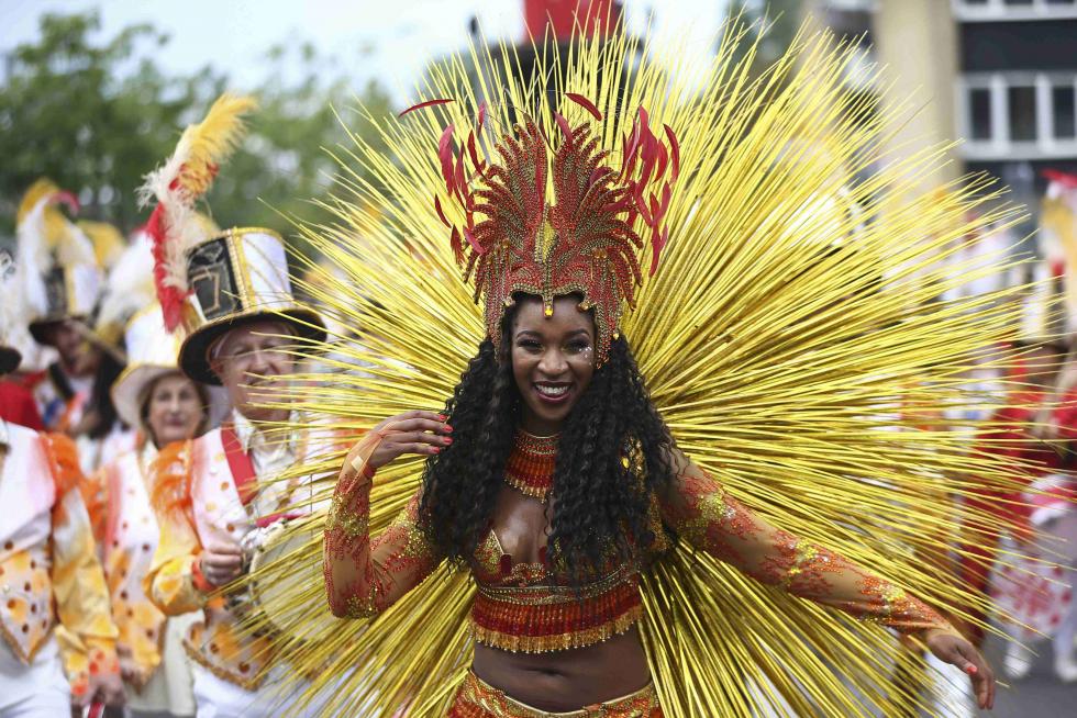 Ritmos afrocaribeños toman Notting Hill durante el gran desfile del carnaval
