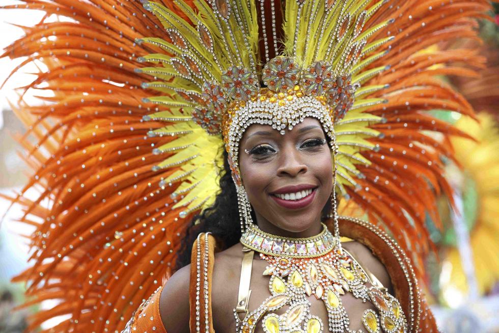 Ritmos afrocaribeños toman Notting Hill durante el gran desfile del carnaval