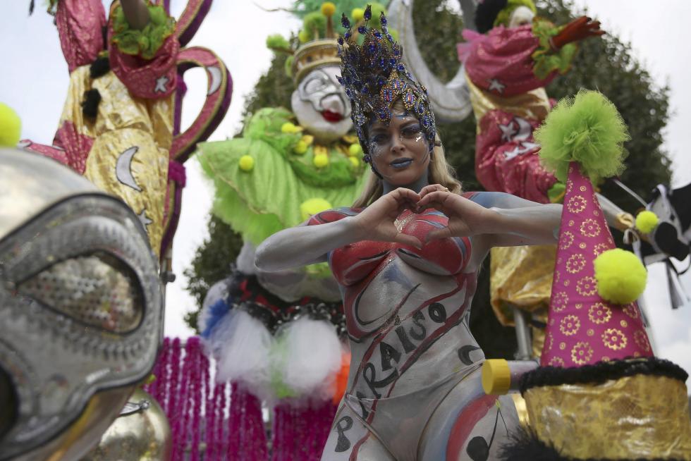 Ritmos afrocaribeños toman Notting Hill durante el gran desfile del carnaval