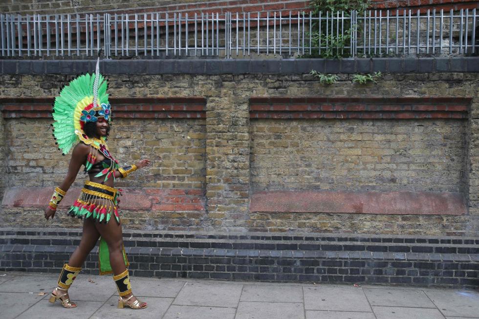 Ritmos afrocaribeños toman Notting Hill durante el gran desfile del carnaval