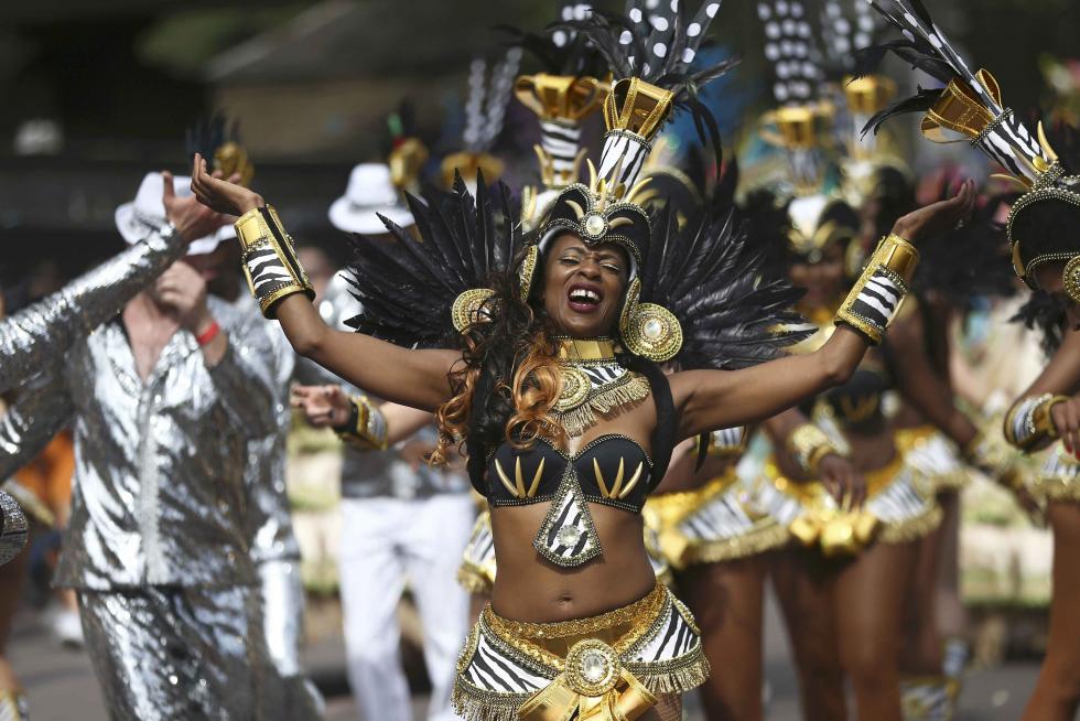 Ritmos afrocaribeños toman Notting Hill durante el gran desfile del carnaval