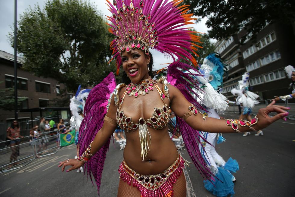 Ritmos afrocaribeños toman Notting Hill durante el gran desfile del carnaval