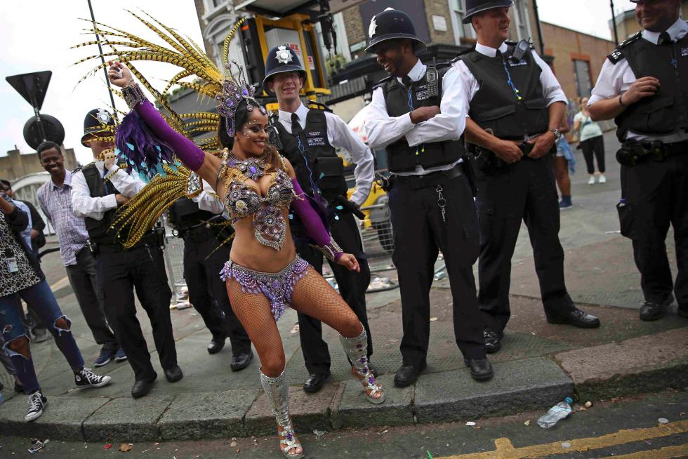 Ritmos afrocaribeños toman Notting Hill durante el gran desfile del carnaval