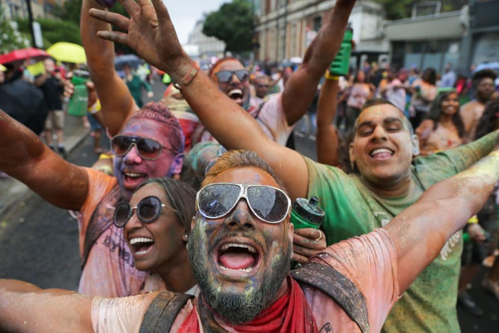 Ritmos afrocaribeños toman Notting Hill durante el gran desfile del carnaval