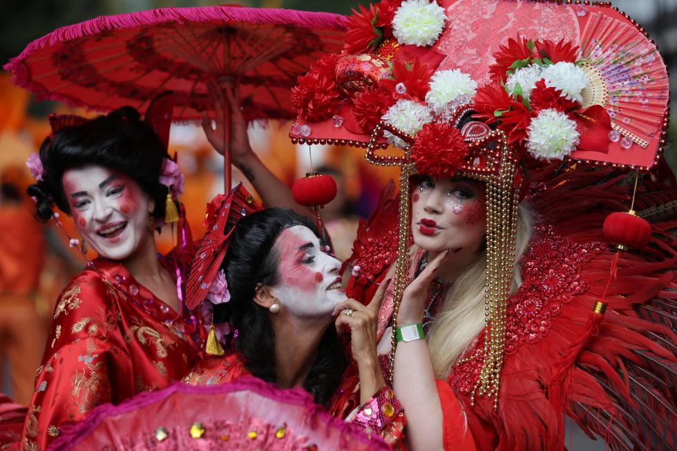 Ritmos afrocaribeños toman Notting Hill durante el gran desfile del carnaval