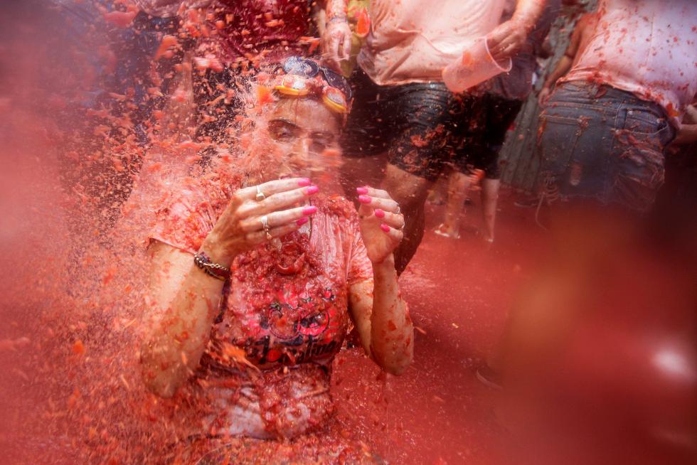 La tomatina de Buñol cumple su rito anual