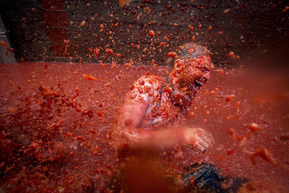 La tomatina de Buñol cumple su rito anual