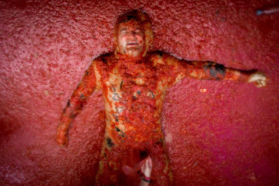 La tomatina de Buñol cumple su rito anual