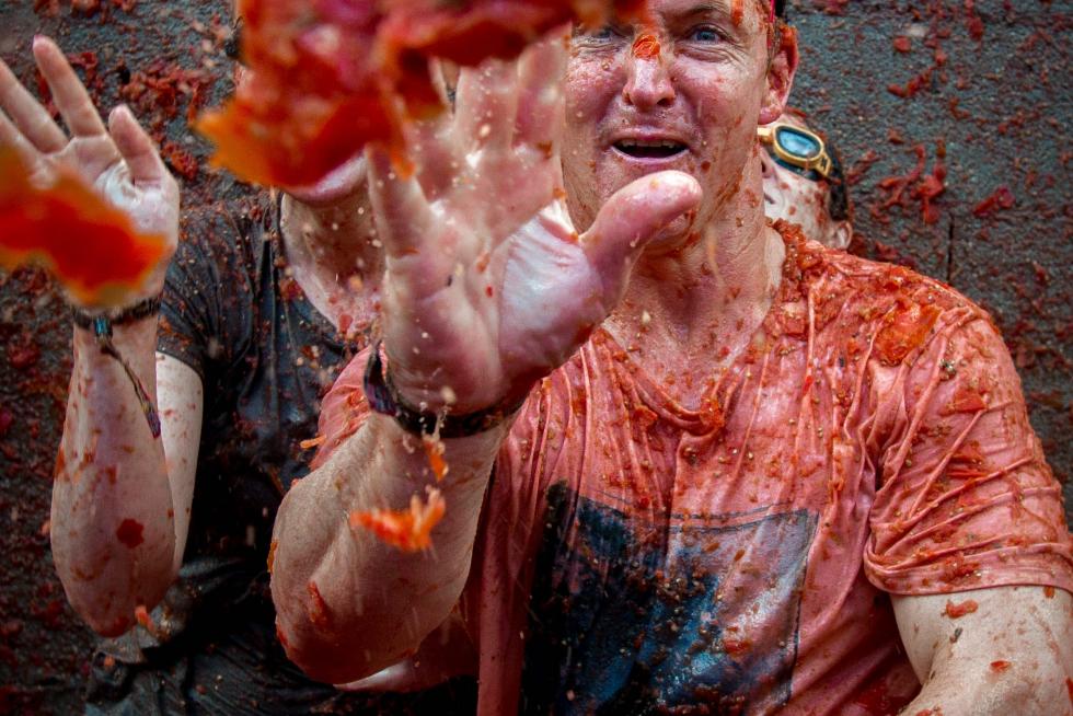La tomatina de Buñol cumple su rito anual