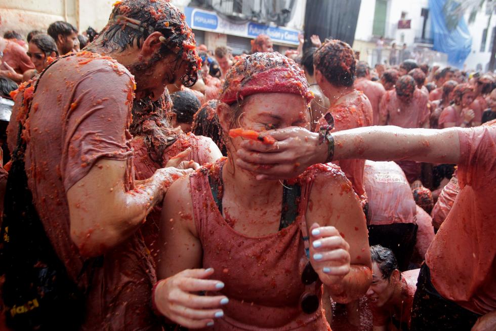 La tomatina de Buñol cumple su rito anual