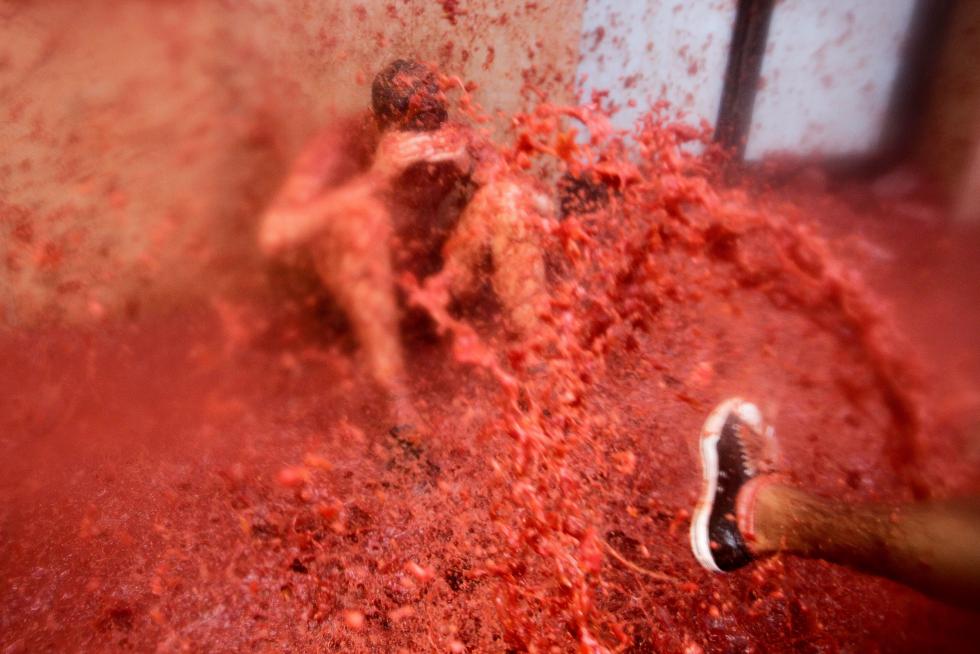 La tomatina de Buñol cumple su rito anual