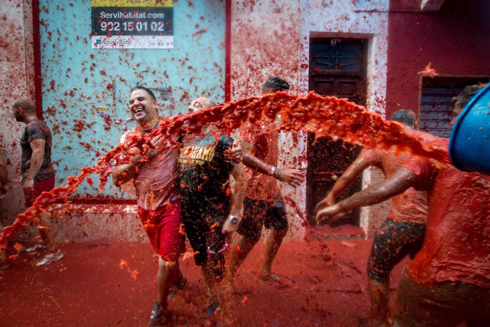 La tomatina de Buñol cumple su rito anual
